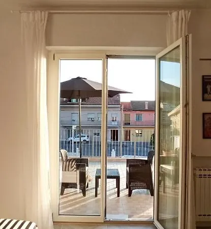 Colombo 477 Stanze Jazz, Soul, Classica Гостевой дом Чивитанова-Марке