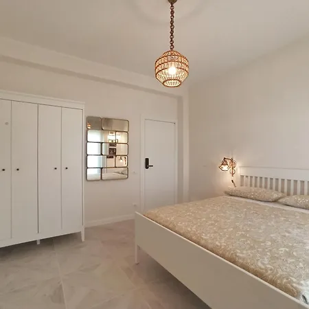 Colombo 477 Stanze Jazz, Soul, Classica Гостевой дом Чивитанова-Марке